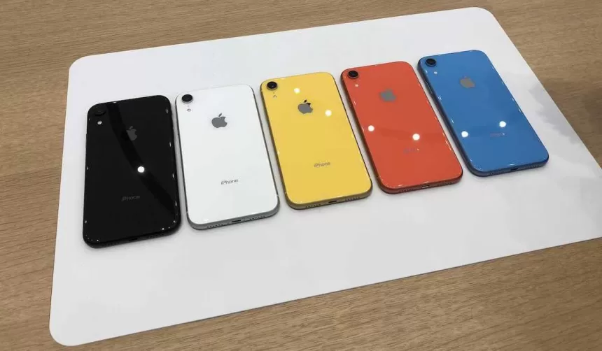 „iPhone“ išmanieji telefonai tampa vis storesni ir sunkesni