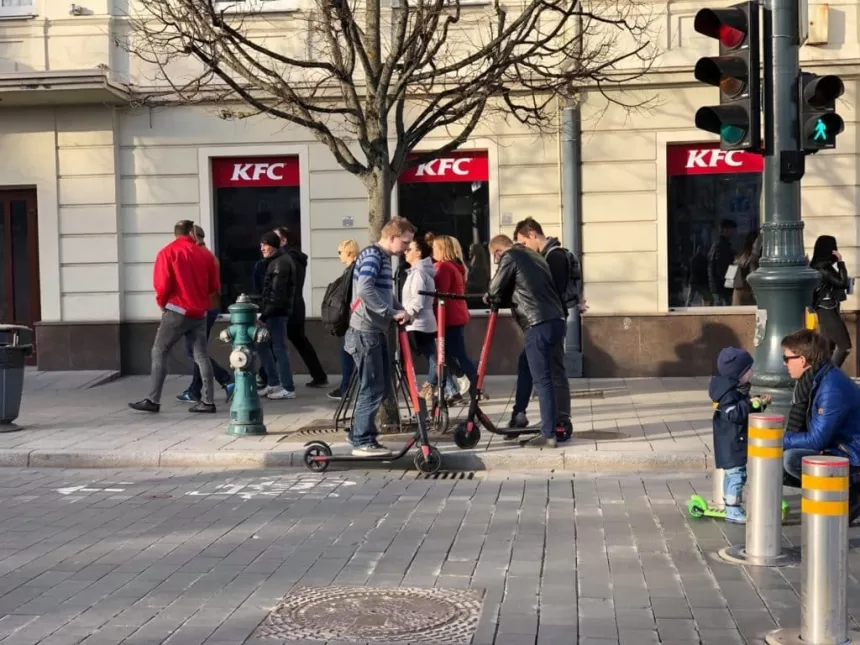 „CityBee“ tęsia elektrinių paspirtukų plėtrą – jie jau Kaune