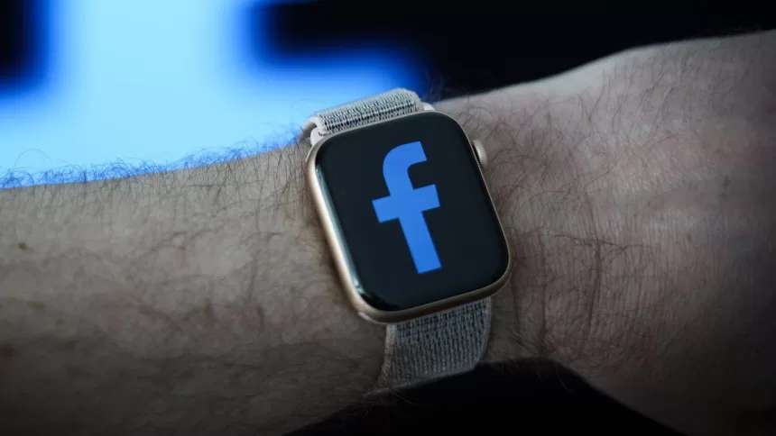 „Facebook“ ruošia bombą: kuria laikrodį, kuris „Apple Watch“ pasiųs į pavėsį