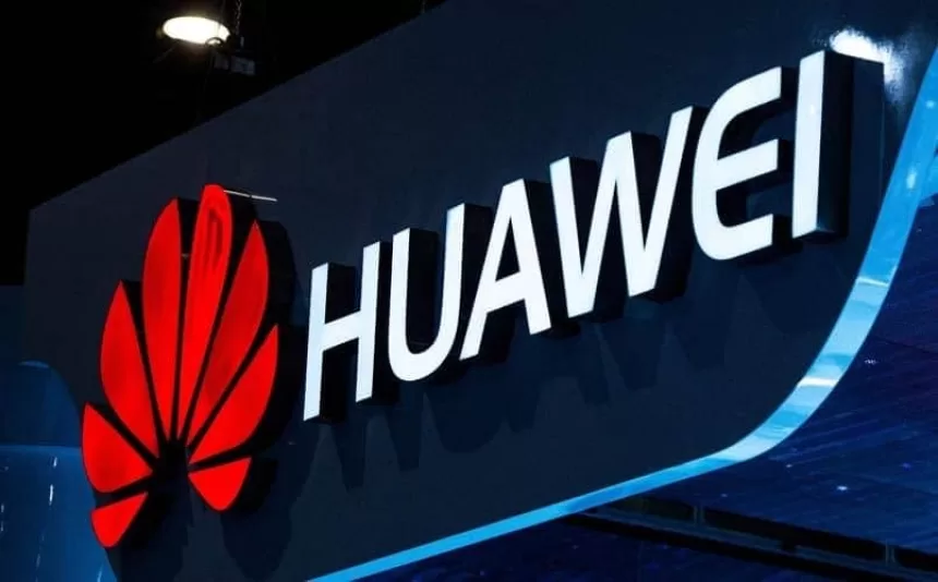 Kinijos milžinė „Huawei“ nusitaikė į biudžetinių įrenginių rinką