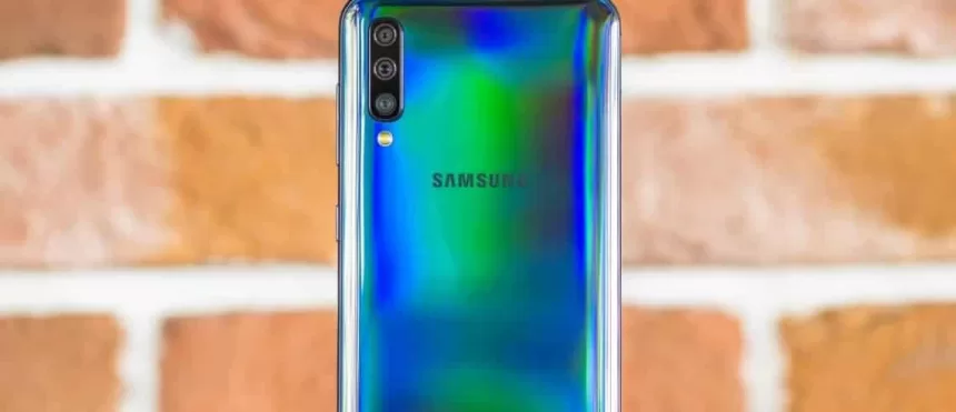 „Samsung“ su „Galaxy A“ serija nestabdo: kitų metų pradžioje pasirodys dar vienas telefonas