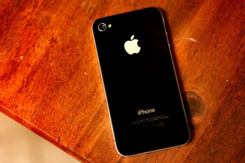 Prisiminkime „iPhone 4”: išmanusis, pavertęs „Apple” ekranų ir kamerų monstre