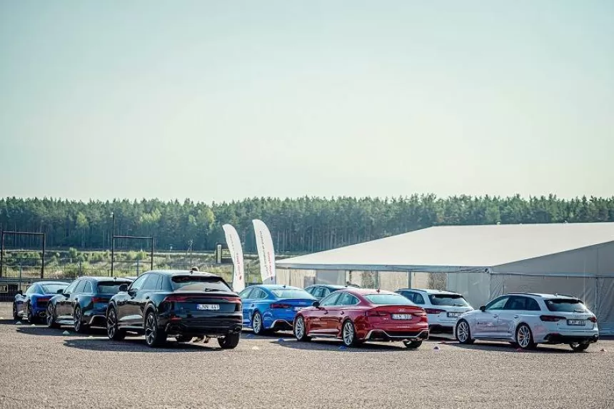 „Audi” fanų Kalėdos: galingiausi „RS“ modeliai išbandyti „Nemuno žiedo“ trasoje