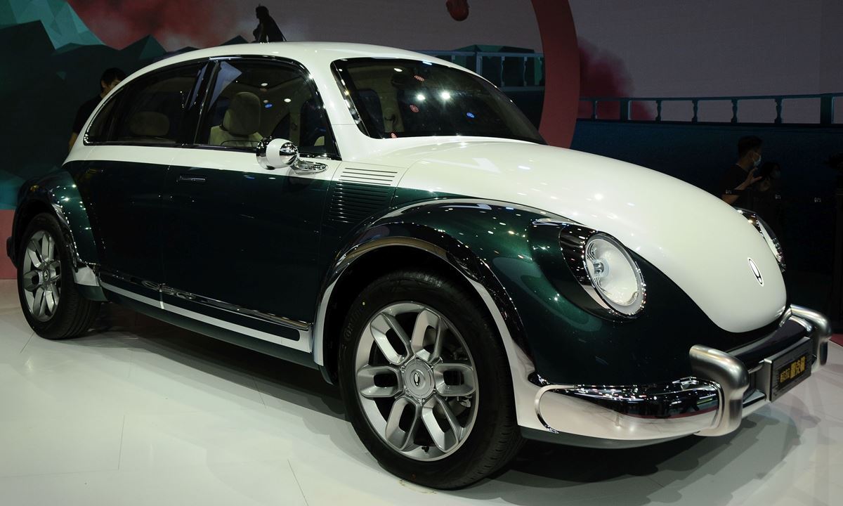 Kinai pristatė elektrinę „Volkswagen Beetle” kopiją: stebėtinai pigi ir prabangi