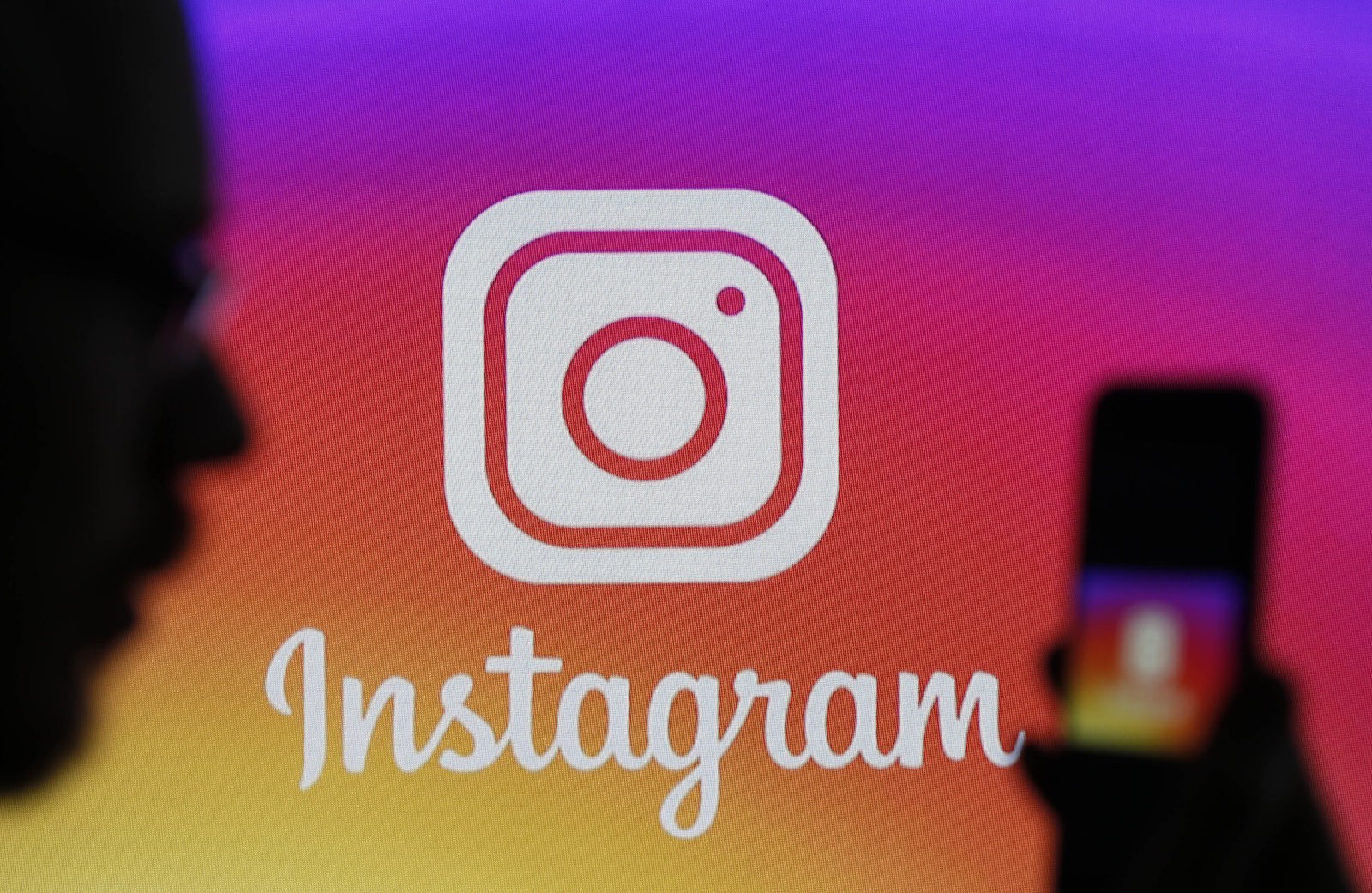 Milijonai rusų liko be prieigos prie „Instagram“: savaitgalį siuntė atsisveikinimo žinutes, apmaudą internete liejo ir Rusijos influencerė
