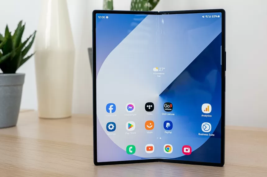 „Samsung Galaxy Fold6” apžvalga: gamintojas pasiūlė nedidelis patobulinimus, tačiau tai vis tiek yra geriausias sulenkiamas išmanusis telefonas rinkoje