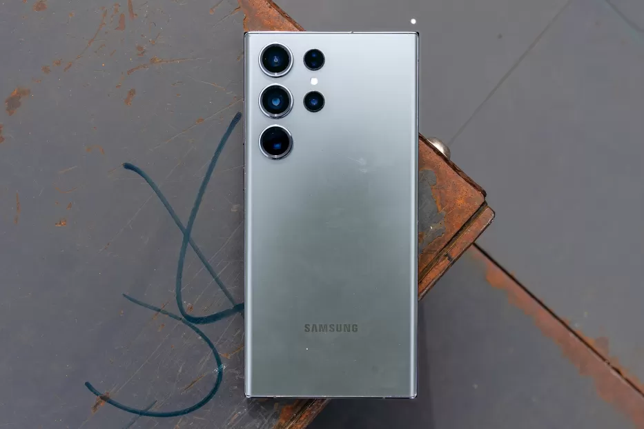 „Samsung“ turi išskirtinį pasiūlymą: pristatė „Galaxy S23 Ultra Limited Edition“ rinkinį, kuris pasiūlys išskirtinius produktus už žemesnę kainą