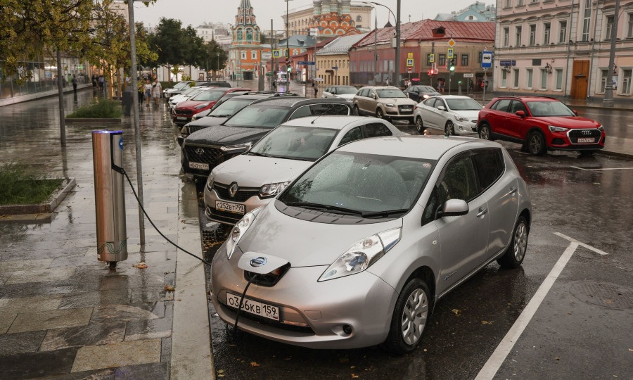 Rusai nusitaikė į elektromobilius: skirs krūvą pinigų ir suteiks išskirtines sąlygas