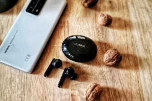 „Huawei FreeBuds 4i” apžvalga: labiausiai jūsų pinigų vertos ausinės rinkoje