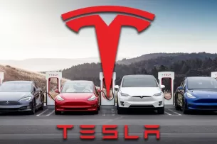 Lyg amerikietiškuose kalneliuose: „Tesla“ vadovų priimami sprendimai varo pirkėjus iš proto, tačiau pastebima ir dar blogesnių ženklų