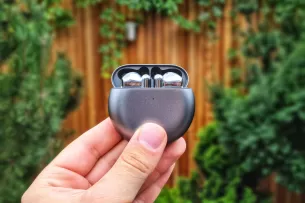 „Huawei FreeBuds 4” apžvalga: ausinės, prieš kurias „AirPods” rausta iš gėdos
