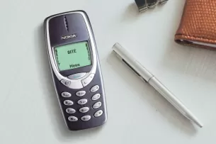 Lietuviai naudojasi ne tik naujausiais telefonais: kai kurių kišenėse rastumėme ir neįtikėtinai senų įrenginių