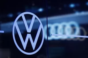 Kritinėje situacijoje – neatsakingas „Volkswagen“ elgesys: kompanijos darbuotojų elgesys sukėlė tikrą audrą internete