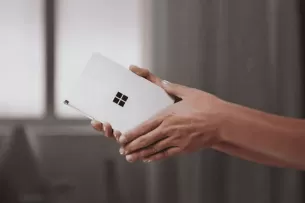 „Windows“ ir vėl sugrįš į telefonus? Naujoji platformos versija išbandyta „Microsoft“ sukurtame įrenginyje