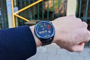 „Huawei Watch GT Runner” apžvalga: laikrodis, kuris nuo sofos pakels bet ką?