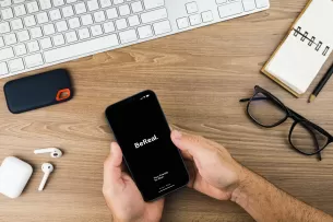 „BeReal“ pristato naują funkciją: greitai galėsite matyti, ką kelia jūsų mėgstamos garsenybės