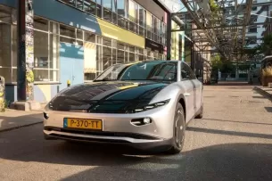 Tokio elektromobilio dar nebūsite matę: olandai jau parduoda modelį, kokio dar nėra buvę, įkrauti nereikės ištisus mėnesius