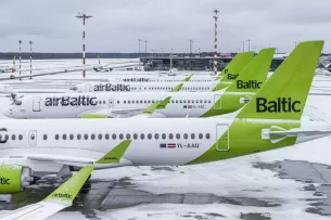„airBaltic“ skelbia apie bendradarbiavimą su „SIXT“: nuo šiol su savo skrydžiu galėsite užsisakyti ir automobilio nuomą