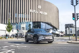 Naujasis elektrinis „Toyota“ šedevras – jau Lietuvoje: prasidėjo oficiali prekyba, jau žinoma ir jo kaina