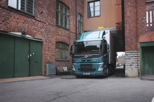 „Volvo“ pirmauja augančioje elektrinių sunkvežimių rinkoje