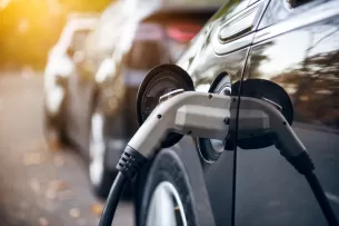 Baterijos dydis – dar ne viskas: kaip automobilių gamintojai didina elektromobilių efektyvumą?
