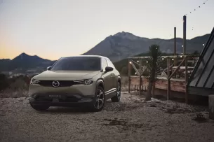 Naujajam „Mazda“ hibridui – aukščiausias saugumo įvertinimas, jau netrukus pasirodys ir prekyboje