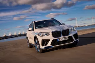 BMW išleis ketverius metus kurtą šedevrą: pasiūlys labai ribotą kiekį vandeniliu varomų visureigių