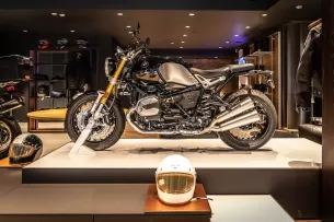 „BMW Motorrad“ plečiasi – daugiau nei 1,5 mln. investicijų ir nauja motociklų erdvė