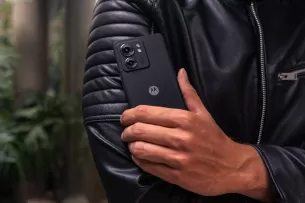 „Motorola“ pristatė naująjį „Edge 40“ telefono modelį: dėmesio vertos specifikacijos už patrauklią kainą