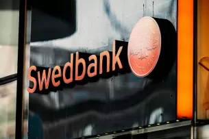 „Swedbank“ klientai turėtų reaguoti nedelsiant: netrukus nebegalėsite atlikti pavedimų į kai kurias šalis, bankas informuoja apie pasikeitimus