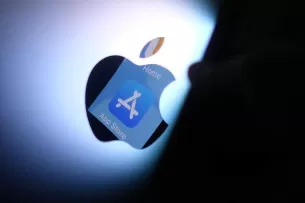 „Apple“ atskleidžia šokiruojančią statistiką: paaiškėjo, kas pateikė daugiausiai prašymų dėl programėlių pašalinimo iš „App Store“ parduotuvės