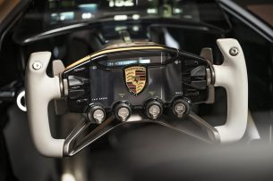 „Porsche“ pravėrė duris į sportinių automobilių ateitį: pademonstruotas neįtikėtinas koncepcinis modelis, pamatykite tai patys