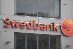 „Swedbank“ klientams – itin svarbus banko perspėjimas: gali sutrikti banko teikiamos paslaugos, reikėtų pasiruošti galimiems nepatogumams
