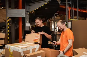 Naujam sezonui ruošiasi ir logistikos sektorius: „Omniva“ pradeda samdos kompaniją ir ieško gausybės naujų darbuotojų