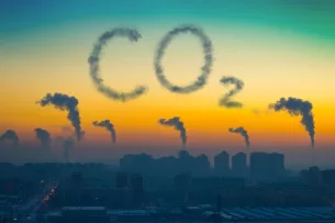 Lietuvos verslo laukia dar vienas iššūkis – reikės kompensuoti gamybos kitose šalyse metu išskiriamą CO₂