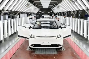 Kinai sukūrė neįtikėtinai pigų automobilį: „Nammi 01“ modelis pasiūlys dėmesio vertas savybes už neįtikėtinai žemą kainą, tačiau europiečiai mokės kone dvigubai daugiau