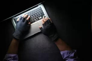 Kaip apsaugoti save nuo kibernetinių grėsmių? Eksperto patarimai