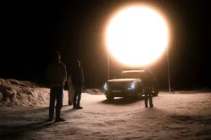 „Kia“ užfiksavo stulbinantį pasiekimą su elektromobiliu: atnešė saulės šviesą į vieną tamsiausių Norvegijos vietovių
