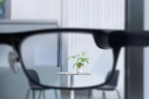 „Oppo“ pademonstravo išplėstinės realybės akinių prototipą: Barselonoje pristatytas produktas aprūpintas dirbtiniu intelektu ir puikiomis savybėmis