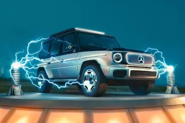 Tokį vaizdelį ant užšalusios upės pamatysite ne kasdien: „Mercedes-Benz“ išplatino vaizdo įrašą, kur galite pamatyti kas išdarinėjama su elektriniu G klasės modeliu