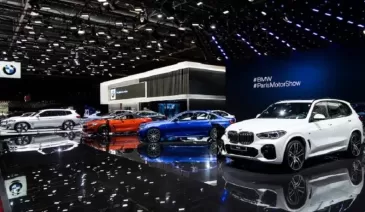 Europos automobilių milžinės grįžta į tarptautines parodas: BMW ir „Mini“ dalyvaus Paryžiaus automobilių parodoje, baiminasi Kinijos bendrovių konkurencijos