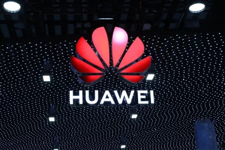 „Huawei“ gali sulaukti itin skausmingo Europos Sąjungos kirčio: vienoje srityje gali visiškai nebelikti produktų su bendrovės pavadinimu