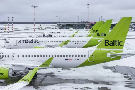 „airBaltic“ skelbia apie bendradarbiavimą su „SIXT“: nuo šiol su savo skrydžiu galėsite užsisakyti ir automobilio nuomą