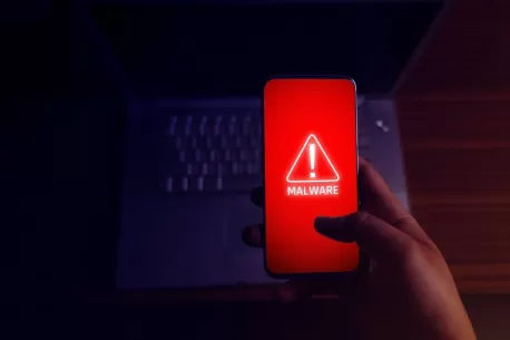 Išmaniųjų telefonų savininkai – pavojuje: aptiktas itin pavojingas virusas, siunčiamas perspėjimas visiems įrenginių savininkams