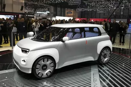 „Fiat“ ruošia daugeliui prieinamą elektromobilį: naujasis modelis mes iššūkį ne tik prancūzų milžinei, bet ir kinams