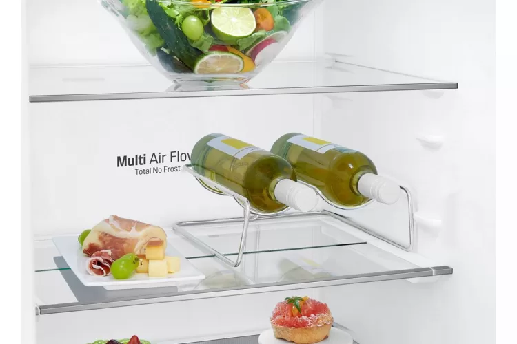 Ar pilnas šaldytuvas veikia geriau? Ekspertai pateikė patarimų, kaip kasdien naudoti šaldytuvą