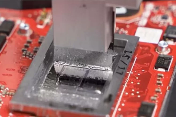 „Asus“ ketina naudoti skystą metalą „ROG“ serijos kompiuteriuose
