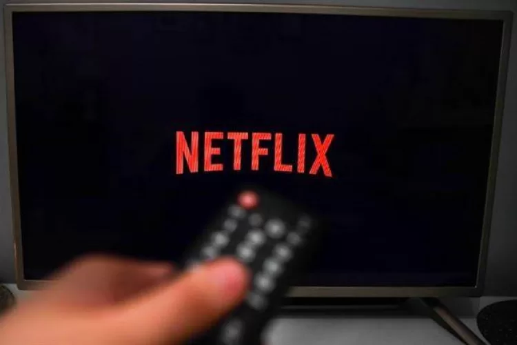 „Netflix“ ketina pažaboti dalinimąsi paskyromis: daugelio pamėgta gudrybė jau netrukus gali tapti mokama
