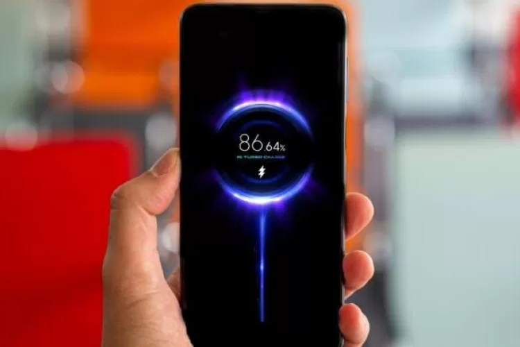 „Xiaomi“ siekia baterijų revoliucijos: pristatytas sprendimas, kuris leis gerokai padidinti jų talpą