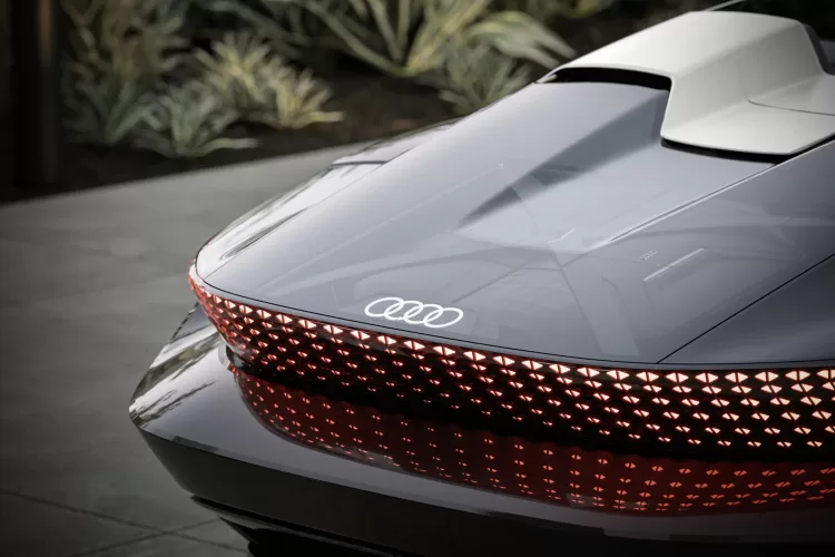 „Audi“ vadovas turi kitokią nuomonę apie lustų krizę, išsakytos mintys nustebins daugelį